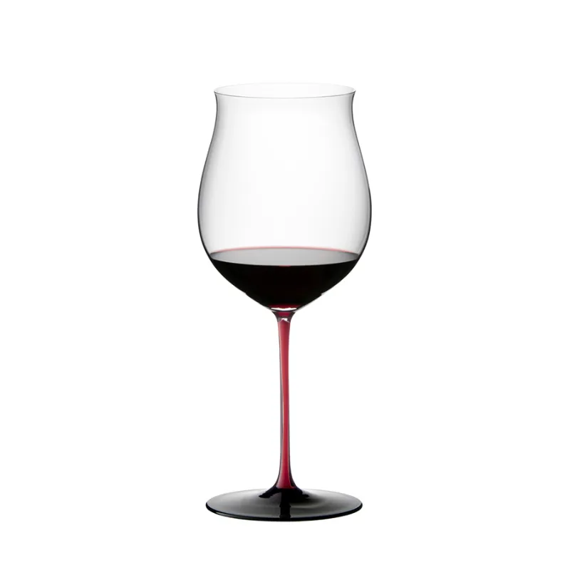 Giá rượu vang đỏ chịu ảnh hưởng lớn từ quốc gia và vùng sản xuất